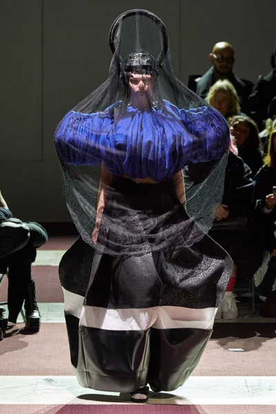 Look 18